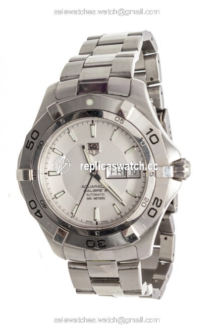 TAG Heuer Silver Stainless Steel Aquaracer Calibre 5 Watch TAG Heuer Silver Stainless Steel Aquaracer Calibre 5 Watch