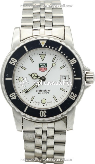 TAG Heuer White/ Steel Professional Quartz 36mm Wd1213 Watch TAG Heuer White/ Steel Professional Quartz 36mm Wd1213 Watch
