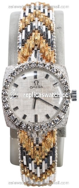 Omega Two Tone Gold Vintage 18kt 1940s Ladies Cocktail Watch Omega Two Tone Gold Vintage 18kt 1940s Ladies Cocktail Watch