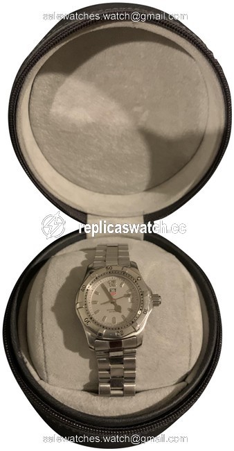 TAG Heuer Stainless Steel Professional Wk1312-1 Date 200m Quartz Watch TAG Heuer Stainless Steel Professional Wk1312-1 Date 200m Quartz Watch
