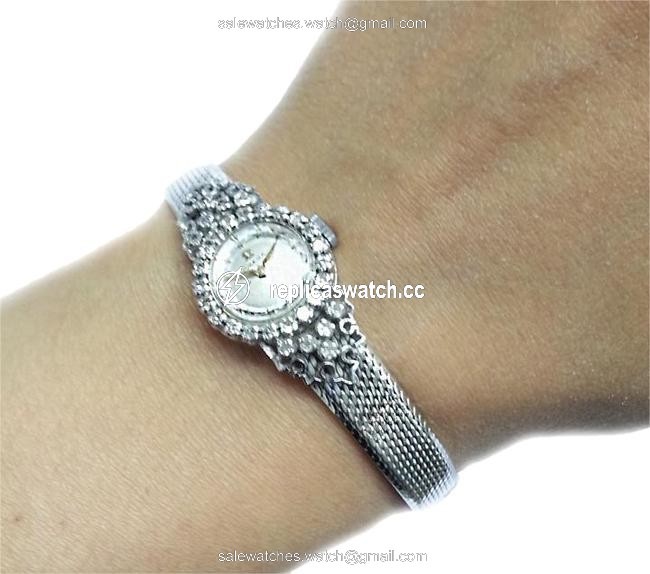 Omega Vintage 18 Karat(750) White Gold Quartz with 30 Diamonds 0.50 Ct.tw Watch Omega Vintage 18 Karat(750) White Gold Quartz with 30 Diamonds 0.50 Ct.tw Watch