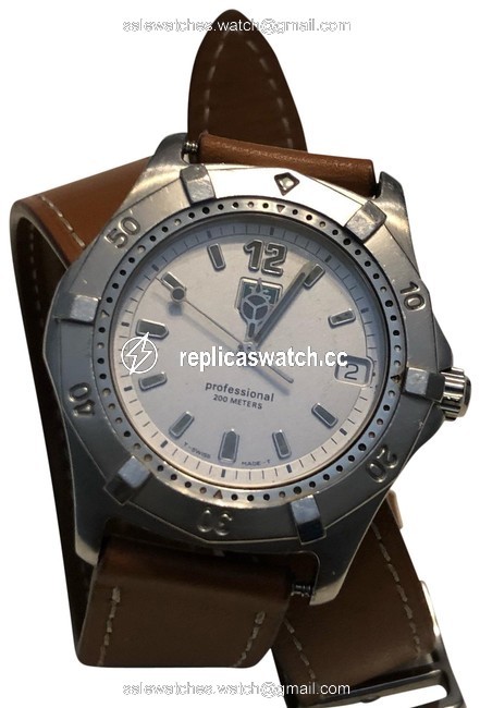 TAG Heuer Silver Wk1112 Professional 200m Watch TAG Heuer Silver Wk1112 Professional 200m Watch