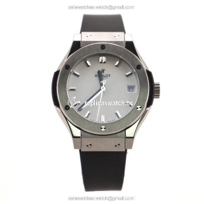 Hublot Classic Fusion Quartz Titanium and Rubber 33 Watch Hublot Classic Fusion Quartz Titanium and Rubber 33 Watch