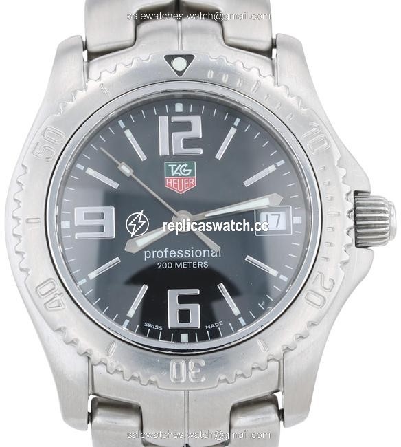 TAG Heuer Stainless Steel Professional Quartz Wt1210 Date 200m Watch TAG Heuer Stainless Steel Professional Quartz Wt1210 Date 200m Watch