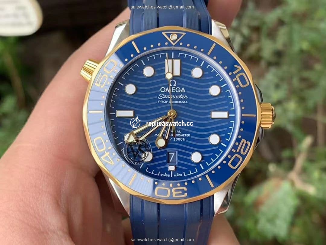 Seamaster Diver 300M SS/YG VSF 1:1 Best Edition YG Bezel Blue Dial on Blue Rubber Strap A8800 Seamaster Diver 300M SS/YG VSF 1:1 Best Edition YG Bezel Blue Dial on Blue Rubber Strap A8800