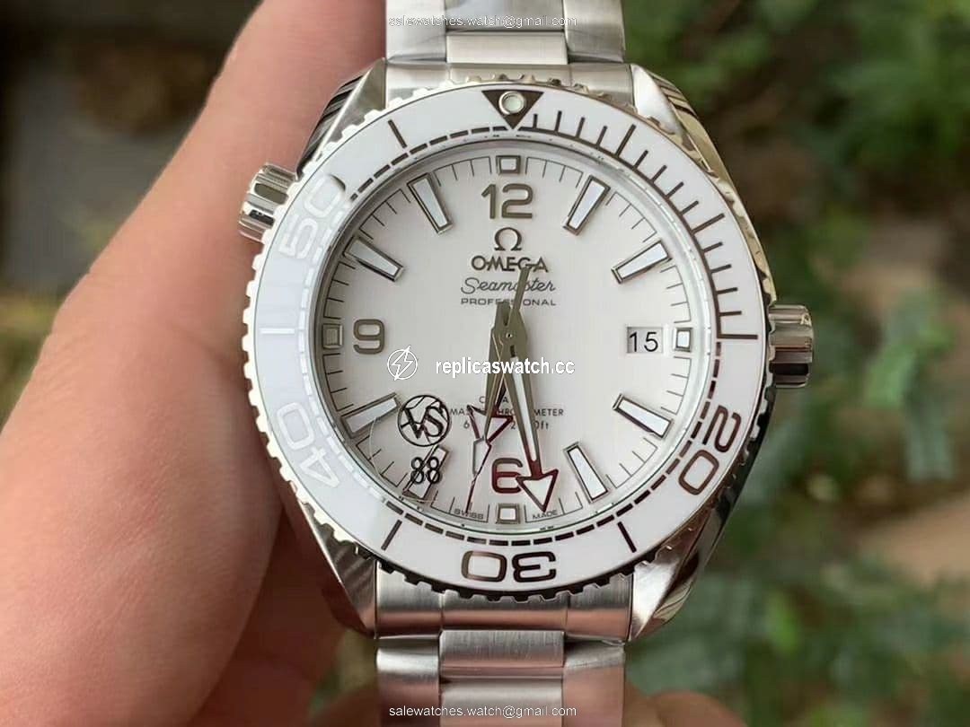 OMG0695A - Planet Ocean 600M 39.5mm SS/SS White VSF A8800 OMG0695A - Planet Ocean 600M 39.5mm SS/SS White VSF A8800