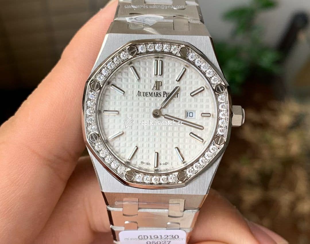 Lady Royal Oak 33mm SS JF 1:1 Best Edition Silver Dial Diamonds Bezel on SS Bracelet Swiss Quartz Lady Royal Oak 33mm SS JF 1:1 Best Edition Silver Dial Diamonds Bezel on SS Bracelet Swiss Quartz