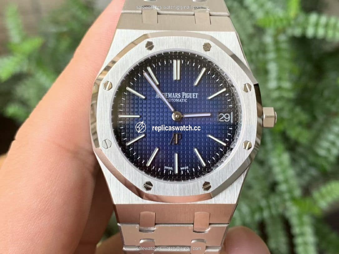 AP0634B - Royal Oak Jumbo 15202IP SS/SS Smoked Blue KZF A2121 AP0634B - Royal Oak Jumbo 15202IP SS/SS Smoked Blue KZF A2121