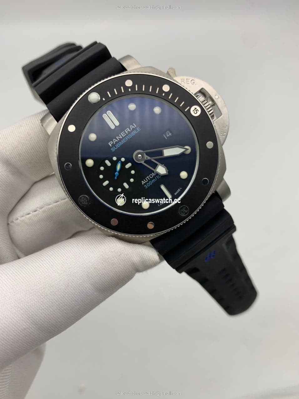 Panerai Submersible Automatic Black on Black Rubber Strap Panerai Submersible Automatic Black on Black Rubber Strap