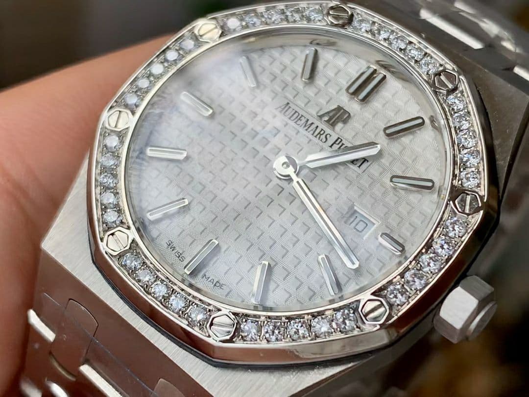 Lady Royal Oak 33mm SS JF 1:1 Best Edition Silver Dial Diamonds Bezel on SS Bracelet Swiss Quartz Lady Royal Oak 33mm SS JF 1:1 Best Edition Silver Dial Diamonds Bezel on SS Bracelet Swiss Quartz