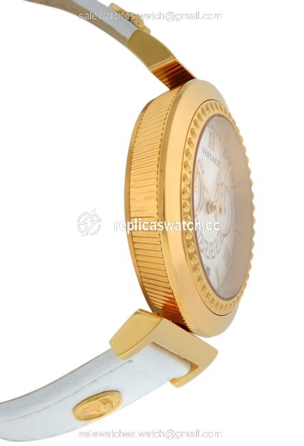 Versace Gold Tone Steel New Vanity Va903 0013 Quartz 41mm Watch Versace Gold Tone Steel New Vanity Va903 0013 Quartz 41mm Watch