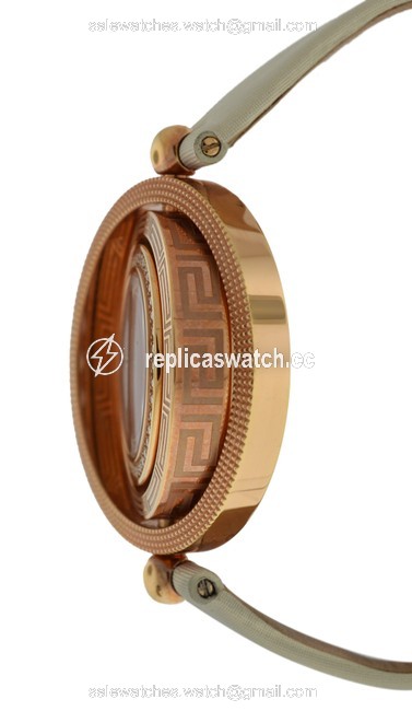Versace Gold Tone Stainless Steel 80q81sd498 S002 Diamond Quartz 38mm Watch Versace Gold Tone Stainless Steel 80q81sd498 S002 Diamond Quartz 38mm Watch