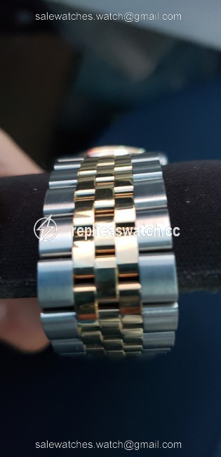 Movado Silver & Gold New Unisex Swiss Museum Classic Two-tone Stainless Steel Watch Movado Silver & Gold New Unisex Swiss Museum Classic Two-tone Stainless Steel Watch