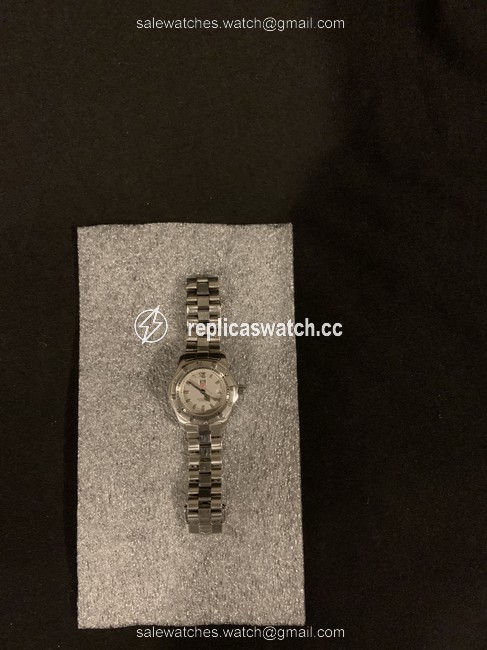 TAG Heuer Stainless Steel Professional Wk1312-1 Date 200m Quartz Watch TAG Heuer Stainless Steel Professional Wk1312-1 Date 200m Quartz Watch