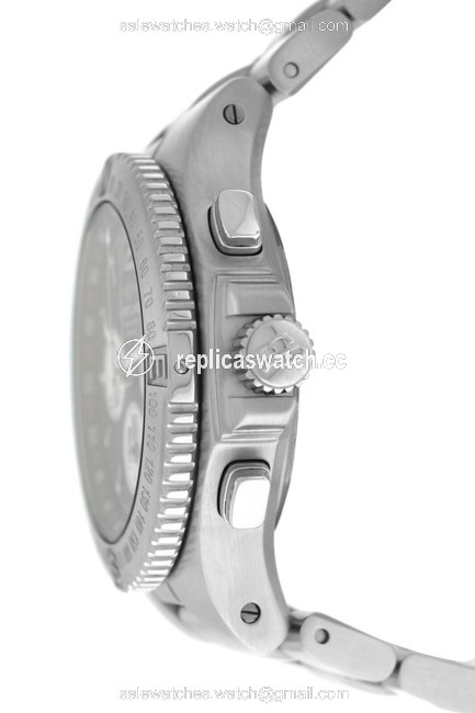 Breitling Silver Hercules A39363 Mens Stainless Steel 45mm Watch Breitling Silver Hercules A39363 Mens Stainless Steel 45mm Watch