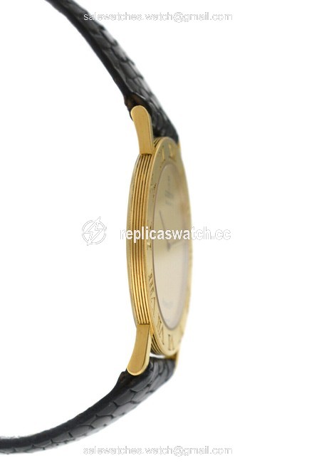 Corum Yellow Gold Romvlvs 50.501.56 Mens 18k Quartz 32mm Watch Corum Yellow Gold Romvlvs 50.501.56 Mens 18k Quartz 32mm Watch