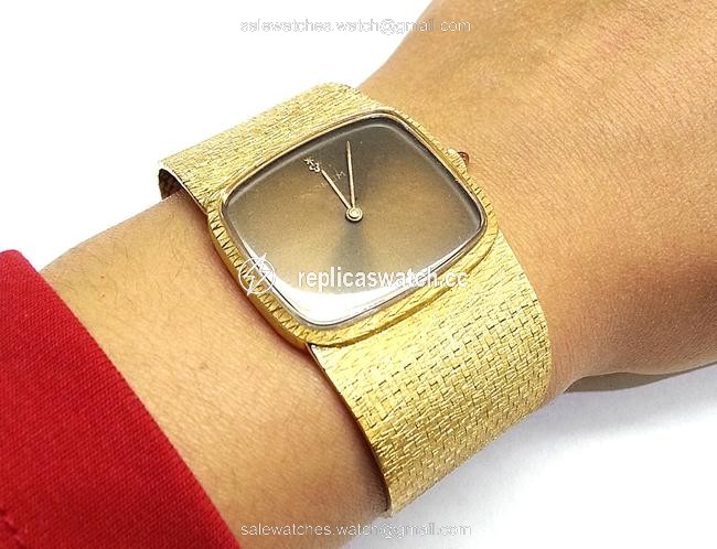 Corum Vintage 18 Karat Gold Mechanical with Brown Dial Watch Corum Vintage 18 Karat Gold Mechanical with Brown Dial Watch