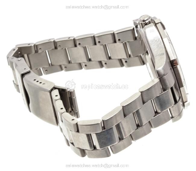 TAG Heuer Silver Stainless Steel Aquaracer Calibre 5 Watch TAG Heuer Silver Stainless Steel Aquaracer Calibre 5 Watch