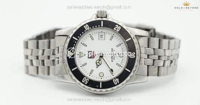 TAG Heuer White/ Steel Professional Quartz 36mm Wd1213 Watch TAG Heuer White/ Steel Professional Quartz 36mm Wd1213 Watch