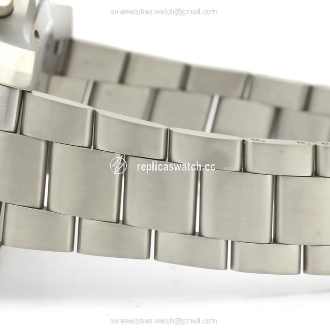Breitling Cockpit Quartz Titanium Mens Sports Eb5010 Watch Breitling Cockpit Quartz Titanium Mens Sports Eb5010 Watch