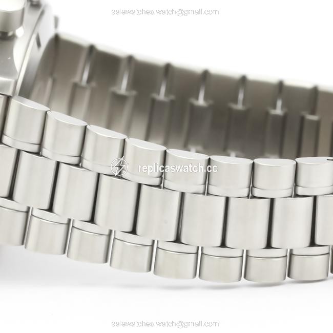 Omega Dynamic Stainless Steel Mens Sports 5240.50 Watch Omega Dynamic Stainless Steel Mens Sports 5240.50 Watch