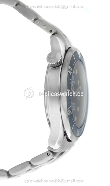 Omega Silver Mens Midsize 36mm Seamaster 2561.80 James Bond Date 300m Quartz Watch Omega Silver Mens Midsize 36mm Seamaster 2561.80 James Bond Date 300m Quartz Watch