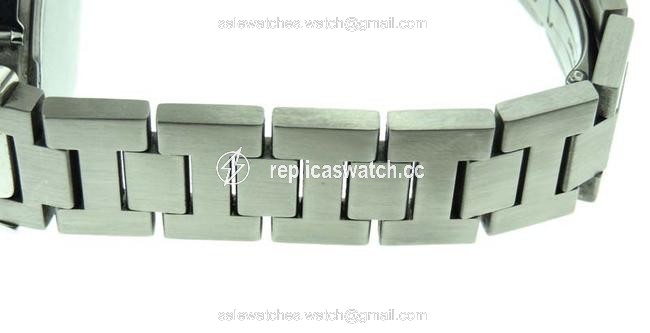 Cartier Pasha C 2324 Stainless Steel 35mm Date Analog Watch Cartier Pasha C 2324 Stainless Steel 35mm Date Analog Watch