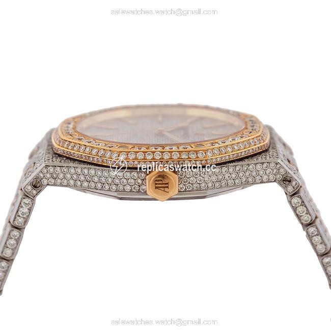 Audemars Piguet Stainless Steel and 18k Rose Gold Royal Oak 15400 Watch Audemars Piguet Stainless Steel and 18k Rose Gold Royal Oak 15400 Watch