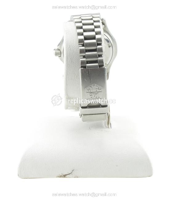 TAG Heuer Silver 973.015 Professional Stainless Steel Quartz (174448) Watch TAG Heuer Silver 973.015 Professional Stainless Steel Quartz (174448) Watch