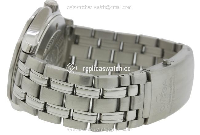 Omega Stainless Steel White Seamaster Pro 2532.20 Wave 41mm Quartz Watch Omega Stainless Steel White Seamaster Pro 2532.20 Wave 41mm Quartz Watch