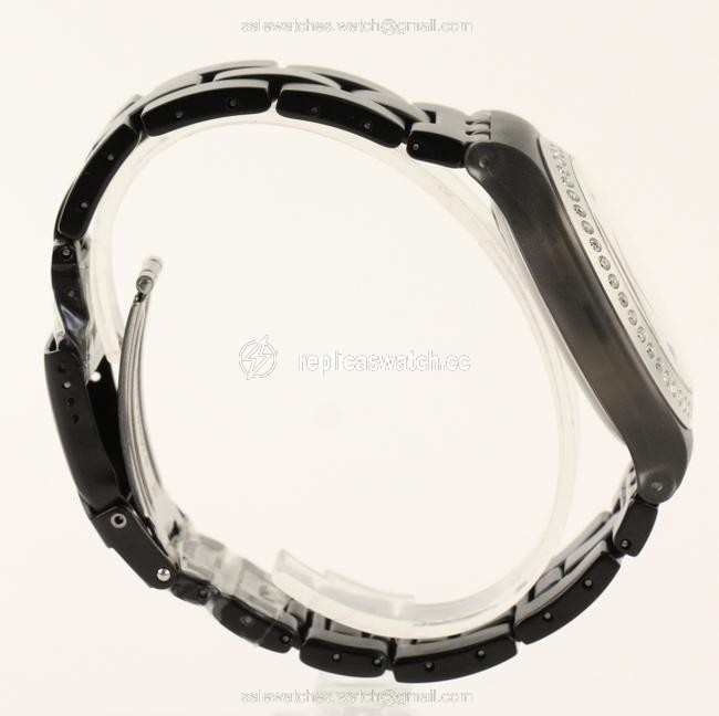 Swatch Black Svcm4009ag Aluminum Bracelet with Analog Dial Watch Swatch Black Svcm4009ag Aluminum Bracelet with Analog Dial Watch