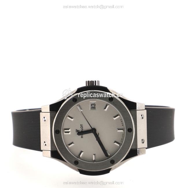 Hublot Classic Fusion Quartz Titanium and Rubber 33 Watch Hublot Classic Fusion Quartz Titanium and Rubber 33 Watch