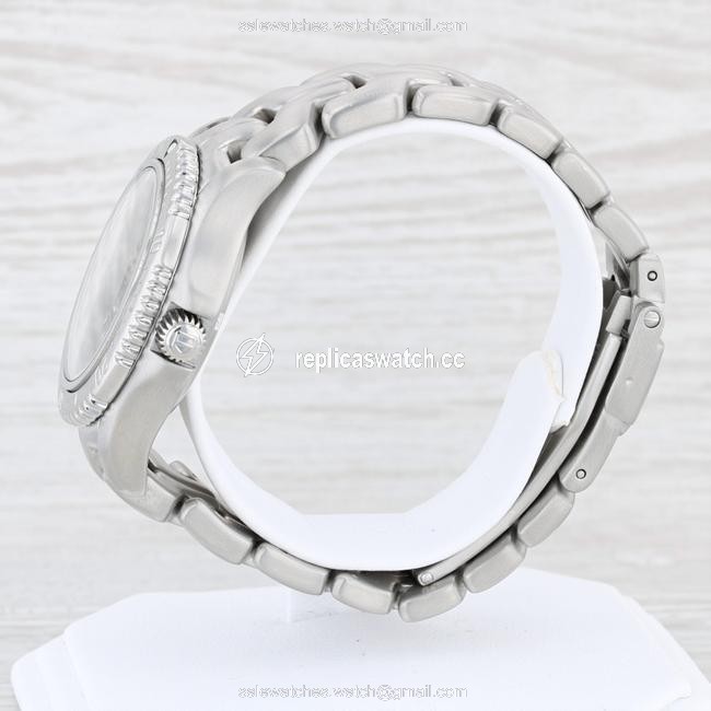 TAG Heuer Stainless Steel Professional Quartz Wt1210 Date 200m Watch TAG Heuer Stainless Steel Professional Quartz Wt1210 Date 200m Watch