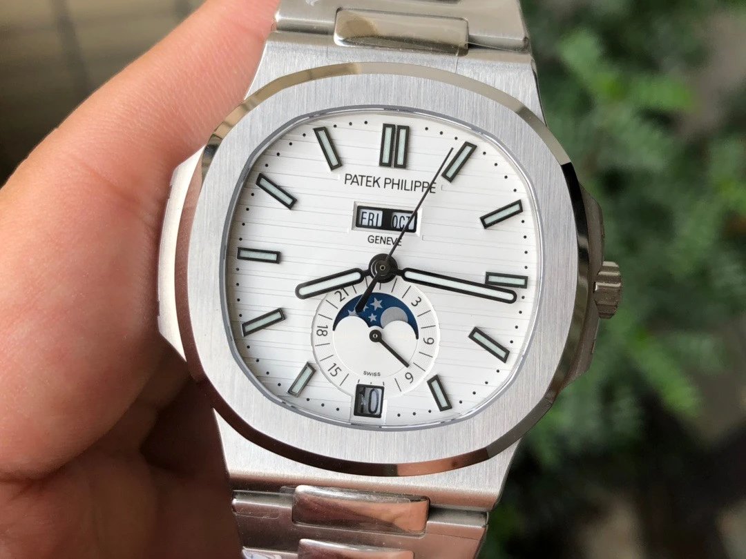 NAUTILUS 5726 COMPLICATED SS 1:1 BEST EDITION WHITE TEXTURED DIAL ON SS BRACELE NAUTILUS 5726 COMPLICATED SS 1:1 BEST EDITION WHITE TEXTURED DIAL ON SS BRACELE