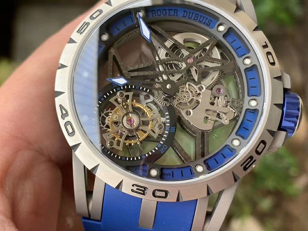 Roger Dubuis G041C - Excalibur Spider Skele Flying Tourb TI/RU Blue BBR Roger Dubuis G041C - Excalibur Spider Skele Flying Tourb TI/RU Blue BBR