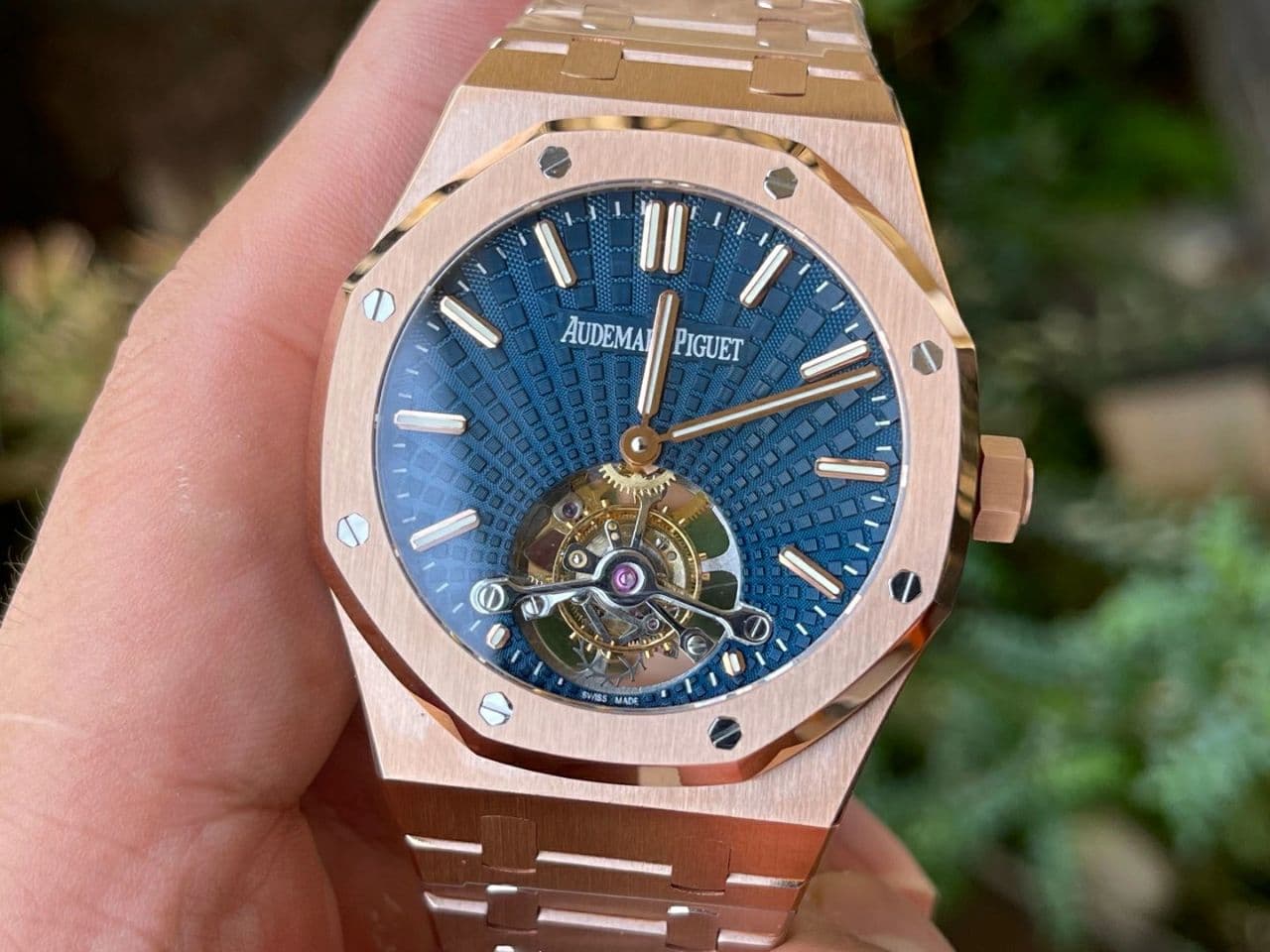 Royal Oak PVD Tourbillon R8F v2 Best Edition Gold Sunburst Tapisserie Dial on PVD Bracelet Royal Oak PVD Tourbillon R8F v2 Best Edition Gold Sunburst Tapisserie Dial on PVD Bracelet