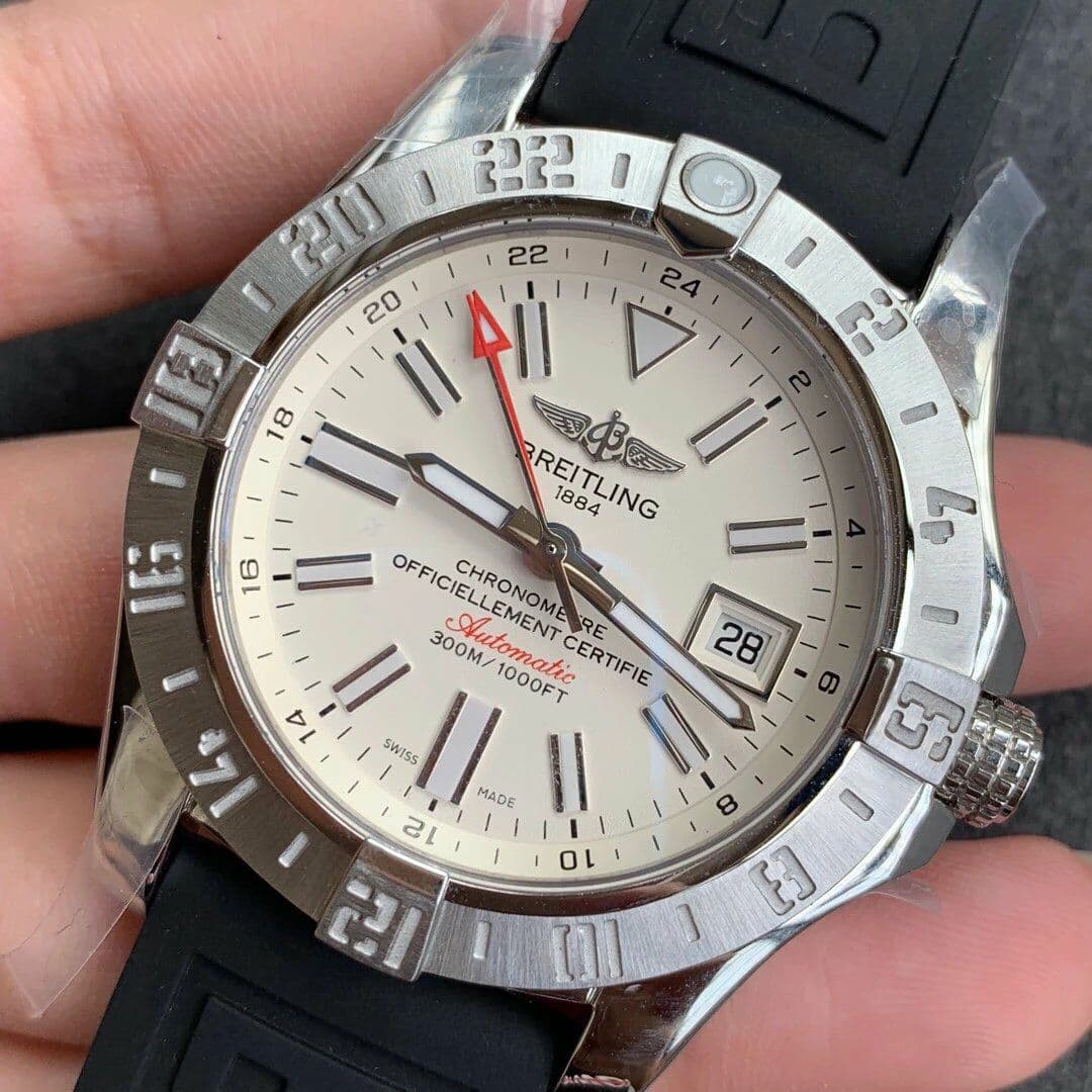 Avenger GMT SS GF 1:1 Best Edition White Dial on Black rubber Strap A2836 V2 Avenger GMT SS GF 1:1 Best Edition White Dial on Black rubber Strap A2836 V2
