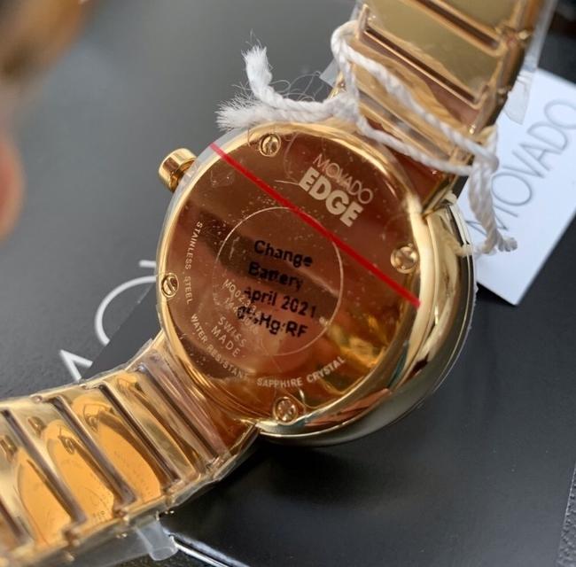 Movado Gold Womens Edge Swiss Quartz Bracelet 34mm Watch Movado Gold Womens Edge Swiss Quartz Bracelet 34mm Watch