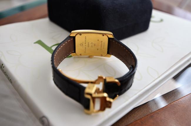 Baume & Mercier Black W Sale Solid 18k Hampton W/ Leather Band Watch Baume & Mercier Black W Sale Solid 18k Hampton W/ Leather Band Watch