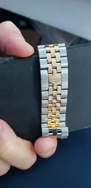Movado Silver & Gold New Unisex Swiss Museum Classic Two-tone Stainless Steel Watch Movado Silver & Gold New Unisex Swiss Museum Classic Two-tone Stainless Steel Watch