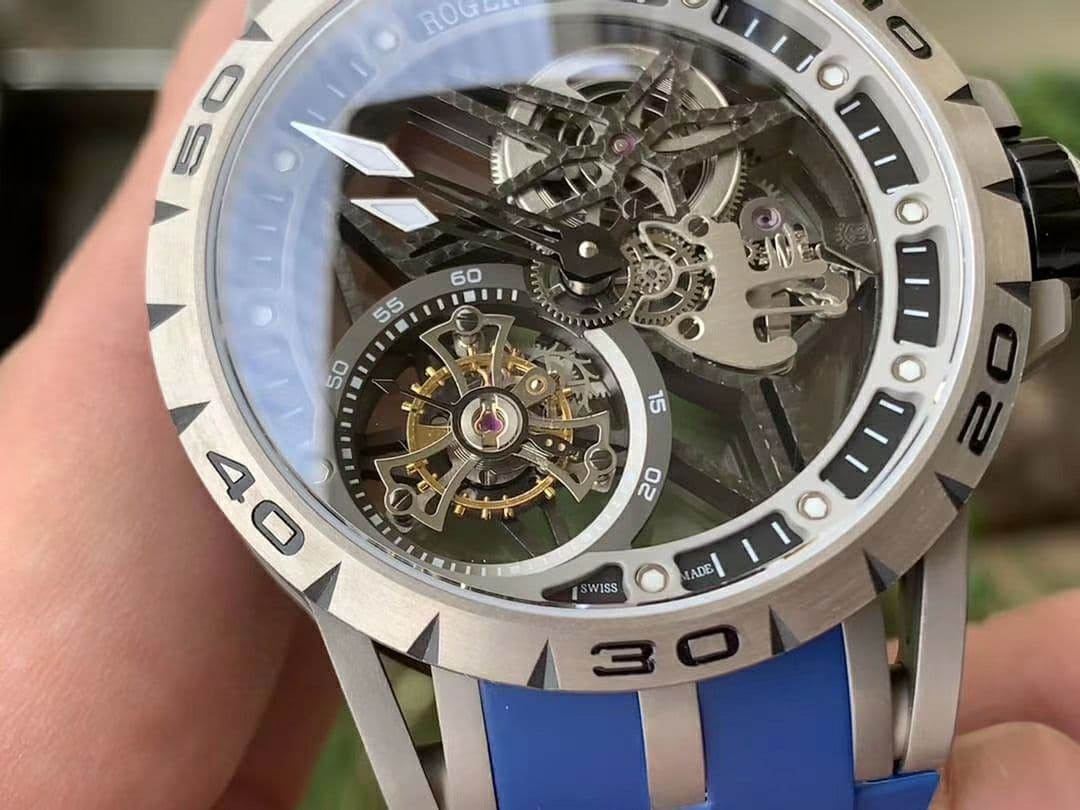 Roger Dubuis G041C - Excalibur Spider Skele Flying Tourb TI/RU Blue BBR Roger Dubuis G041C - Excalibur Spider Skele Flying Tourb TI/RU Blue BBR