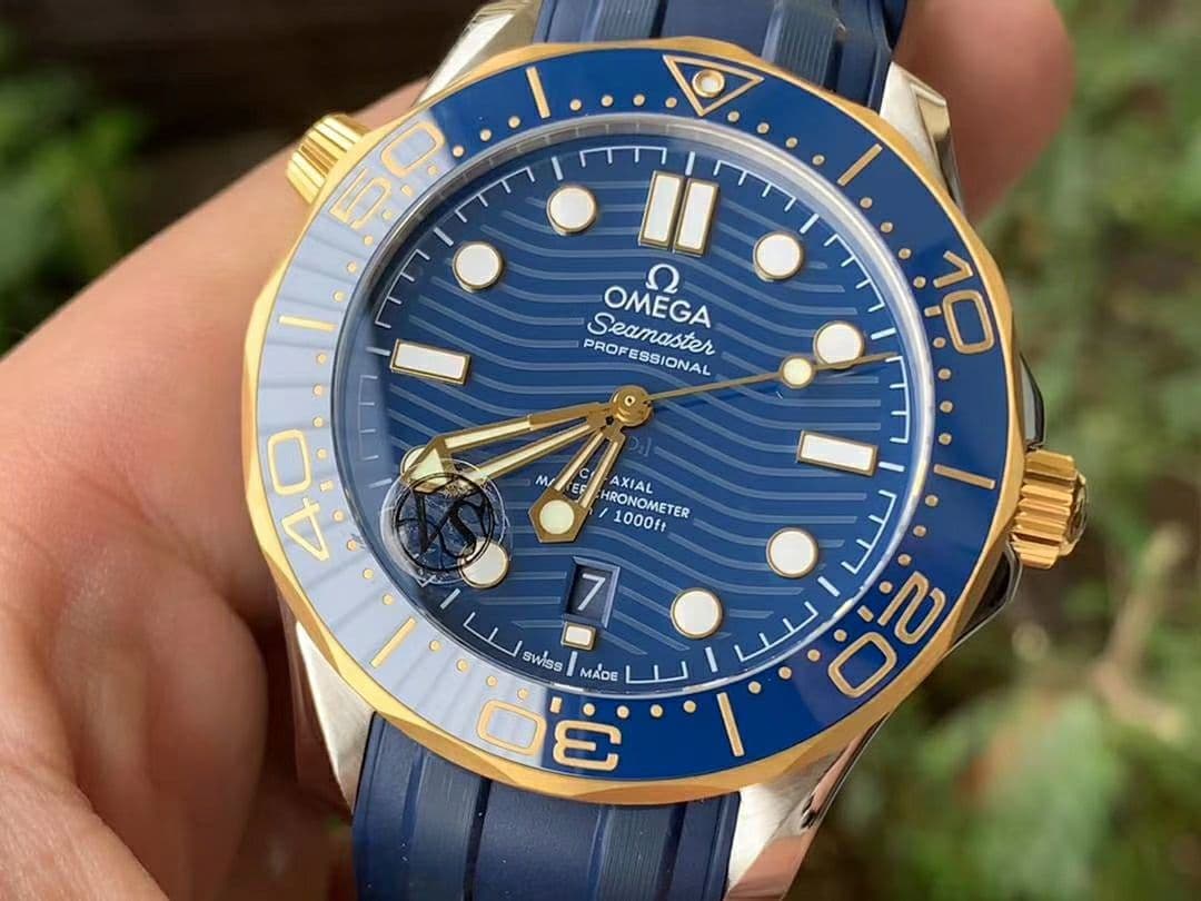 Seamaster Diver 300M SS/YG VSF 1:1 Best Edition YG Bezel Blue Dial on Blue Rubber Strap A8800 Seamaster Diver 300M SS/YG VSF 1:1 Best Edition YG Bezel Blue Dial on Blue Rubber Strap A8800