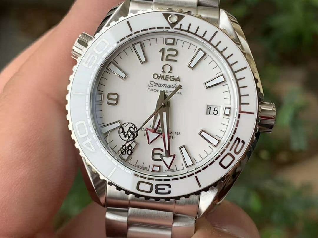OMG0695A - Planet Ocean 600M 39.5mm SS/SS White VSF A8800 OMG0695A - Planet Ocean 600M 39.5mm SS/SS White VSF A8800