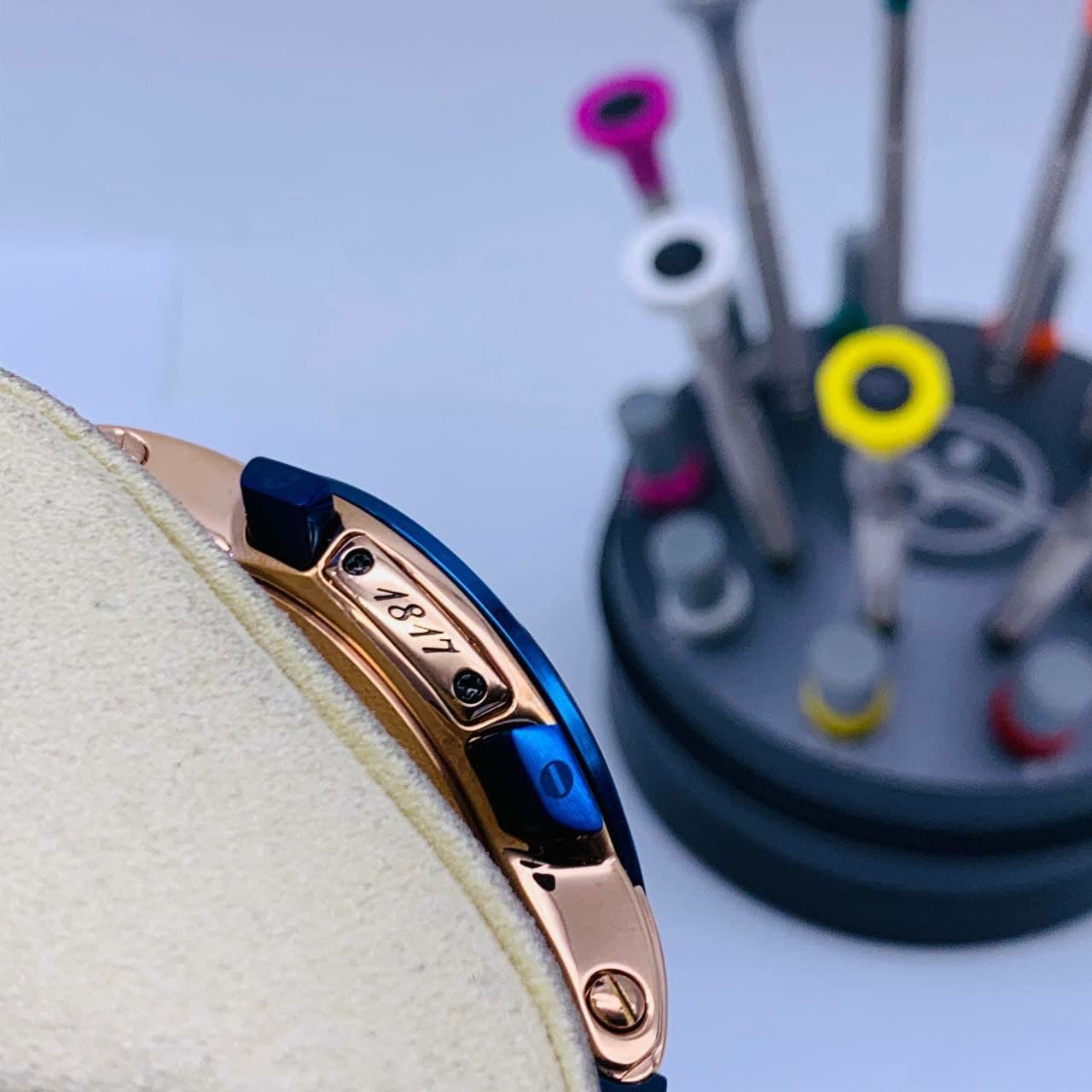 UN Classic Rome Blue Gold Dial on Blue Rubber Strap