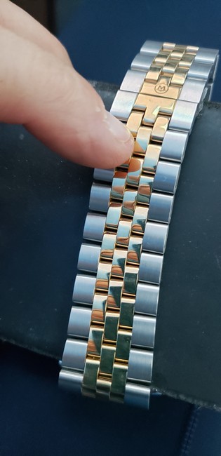 Movado Silver & Gold New Unisex Swiss Museum Classic Two-tone Stainless Steel Watch Movado Silver & Gold New Unisex Swiss Museum Classic Two-tone Stainless Steel Watch