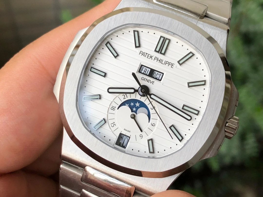 NAUTILUS 5726 COMPLICATED SS 1:1 BEST EDITION WHITE TEXTURED DIAL ON SS BRACELE NAUTILUS 5726 COMPLICATED SS 1:1 BEST EDITION WHITE TEXTURED DIAL ON SS BRACELE