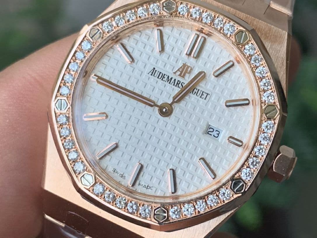 Lady Royal Oak 33mm YG JF 1:1 Best Edition Silver Dial Diamonds Bezel on YG Bracelet Swiss Quartz Lady Royal Oak 33mm YG JF 1:1 Best Edition Silver Dial Diamonds Bezel on YG Bracelet Swiss Quartz