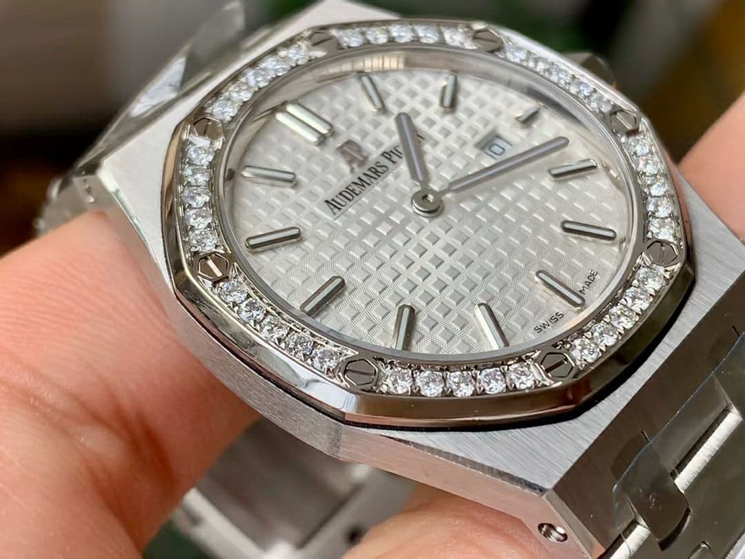 Lady Royal Oak 33mm SS JF 1:1 Best Edition Silver Dial Diamonds Bezel on SS Bracelet Swiss Quartz Lady Royal Oak 33mm SS JF 1:1 Best Edition Silver Dial Diamonds Bezel on SS Bracelet Swiss Quartz