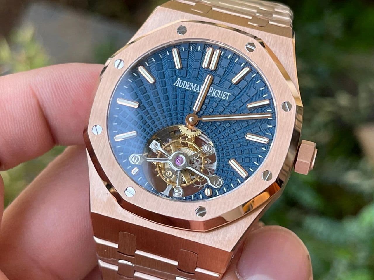 Royal Oak PVD Tourbillon R8F v2 Best Edition Gold Sunburst Tapisserie Dial on PVD Bracelet Royal Oak PVD Tourbillon R8F v2 Best Edition Gold Sunburst Tapisserie Dial on PVD Bracelet