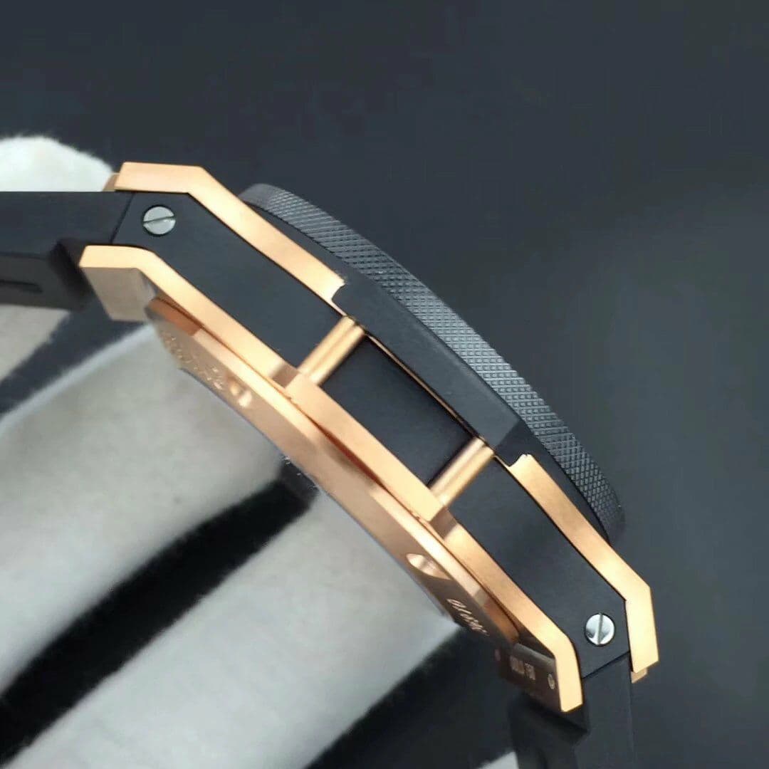Big Bang 44mm Full Gold Case Black Dial on Black Gummy Strap HUB4104 Big Bang 44mm Full Gold Case Black Dial on Black Gummy Strap HUB4104